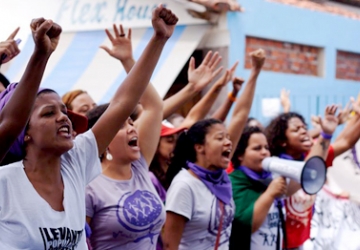 Sistema tributário brasileiro onera mais negros e mulheres, mostra estudo